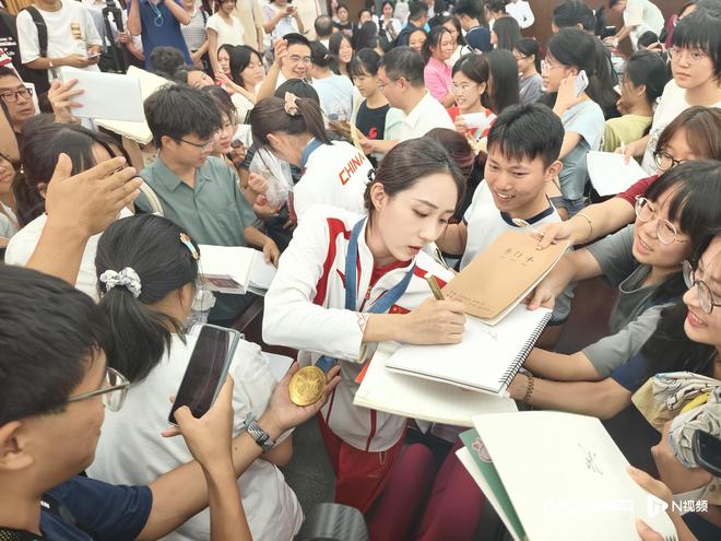 中国双人花样游泳冠军女_花样游泳双人冠军2021_花样游泳双人冠军是